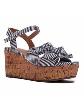 NWT Caleb Bow Wedge Shoes by Qupid Size 6